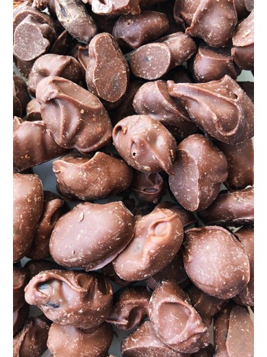 Какао-бобы в шоколаде